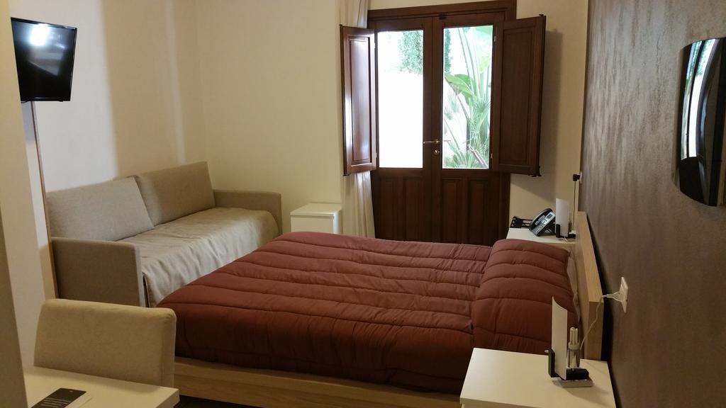 Rooms And Breakfast Zefiro San Vito Lo Capo Ruang foto