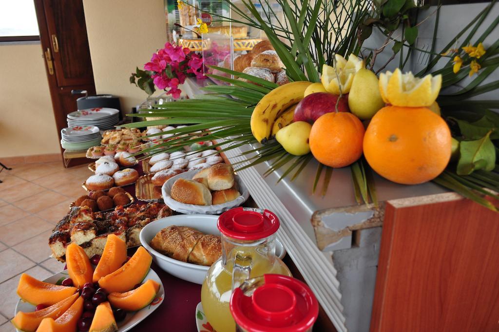 Rooms And Breakfast Zefiro San Vito Lo Capo Bagian luar foto