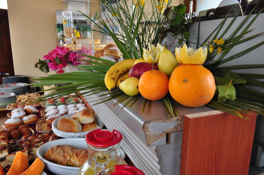 Rooms And Breakfast Zefiro San Vito Lo Capo Bagian luar foto