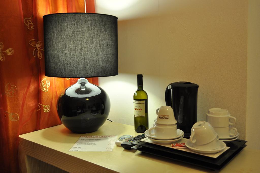 Rooms And Breakfast Zefiro San Vito Lo Capo Ruang foto